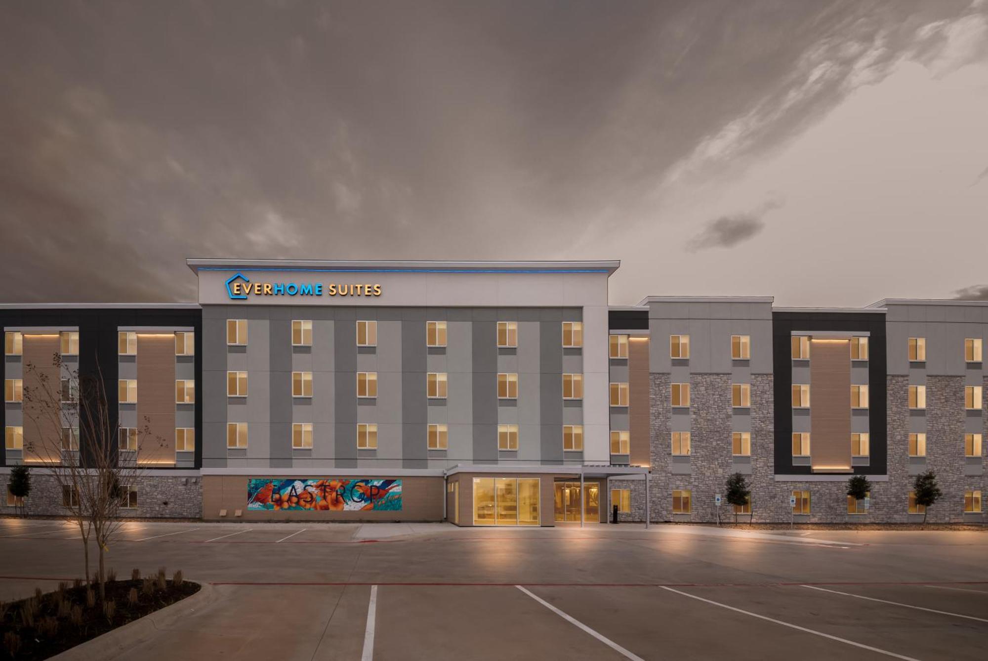 Everhome Suites Bastrop Exterior photo